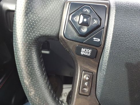 Used 2018 Toyota 4Runner TRD Off-Road Premium AWD/4WD image 19