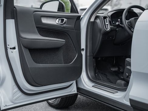 New 2026 Volvo XC40 B5 Plus w/ Protection Package Premier image 39