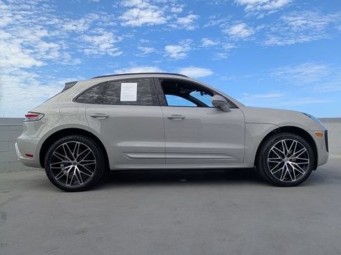 Certified 2025 Porsche Macan AWD/4WD image 24