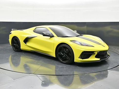 Used 2022 Chevrolet Corvette Stingray Premium Conv w/ Z51 Performance Package RWD image 3