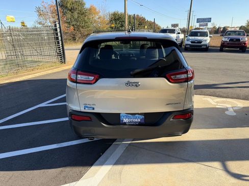 Used 2014 Jeep Cherokee Sport w/ Cold Weather Group image 5