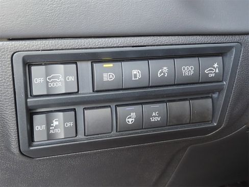 Used 2024 Toyota Sequoia Platinum image 41