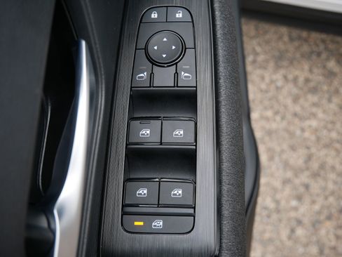 Certified 2025 Nissan Kicks SV w/ Illumination Package image 19