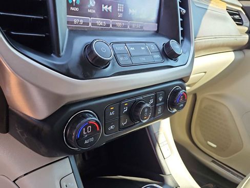 Used 2019 GMC Acadia Denali w/ Technology Package FWD image 24
