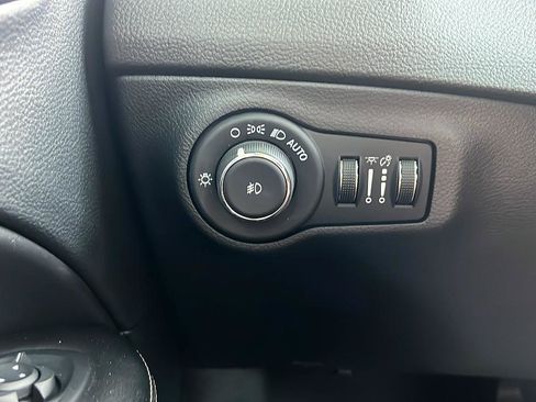 Used 2021 Jeep Compass Latitude w/ Sun and Sound Group FWD image 25