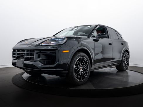 Certified 2025 Porsche Cayenne image 1