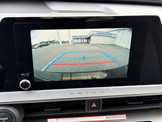 Used 2025 Toyota Prius LE AWD/4WD image 17