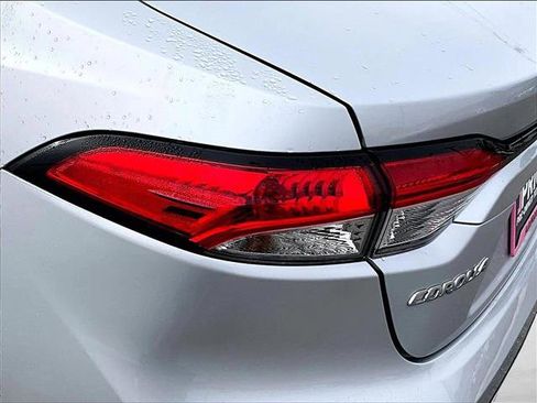 Used 2022 Toyota Corolla LE image 29