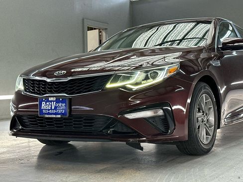 Used 2019 Kia Optima LX FWD image 4