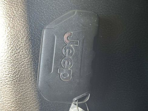Used 2018 Jeep Wrangler Unlimited Sport AWD/4WD image 4
