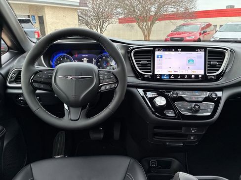 New 2026 Chrysler Pacifica Select image 13