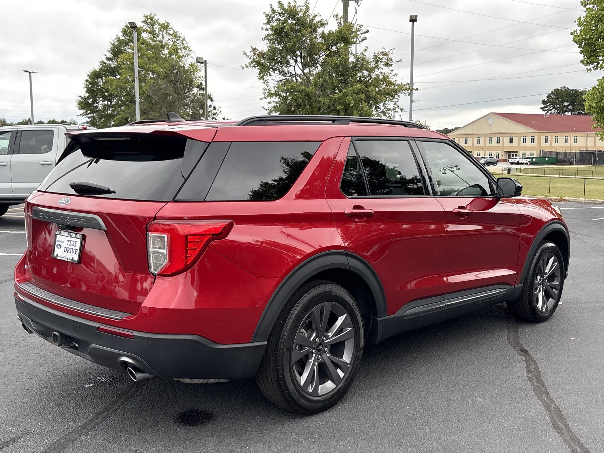 Certified 2024 Ford Explorer XLT w/ Equipment Group 202A RWD image 26