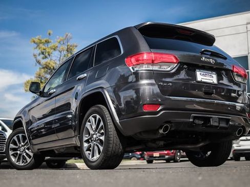 Used 2017 Jeep Grand Cherokee Overland AWD/4WD image 2