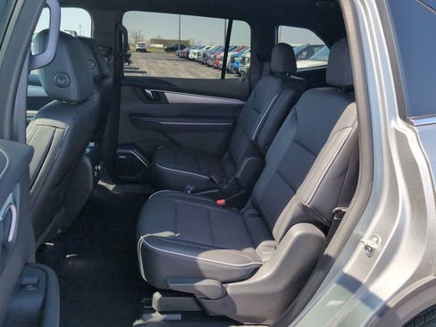 Used 2025 Buick Enclave Preferred AWD/4WD image 26