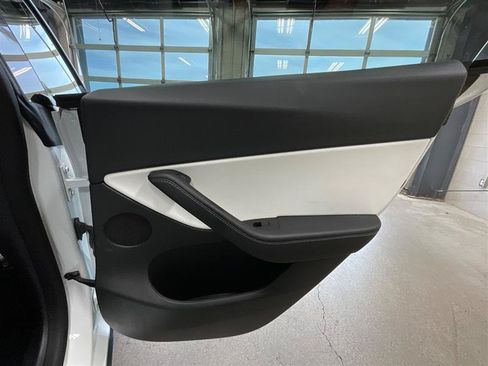 Used 2022 Tesla Model Y Performance AWD/4WD image 22