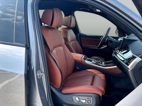 Used 2026 BMW X5 sDrive40i w/ Executive Package RWD image 9