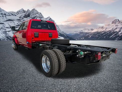 New 2026 RAM 4500 4x4 Crew Cab DRW w/ Laramie Trim Package image 7