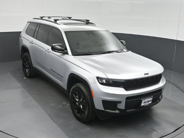 Used 2025 Jeep Grand Cherokee L Altitude RWD image 45