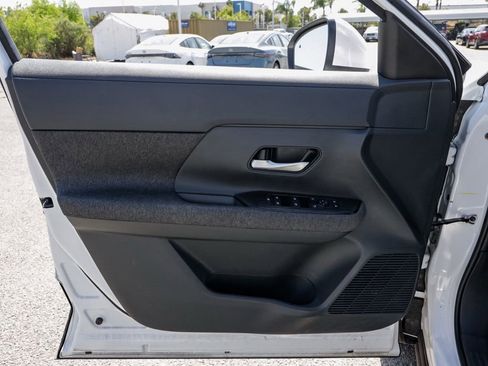 Used 2025 Nissan Kicks SV FWD image 13