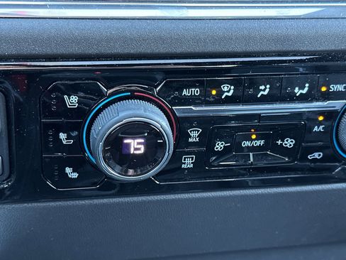 Used 2025 Chevrolet Silverado 1500 High Country w/ Technology Package image 28