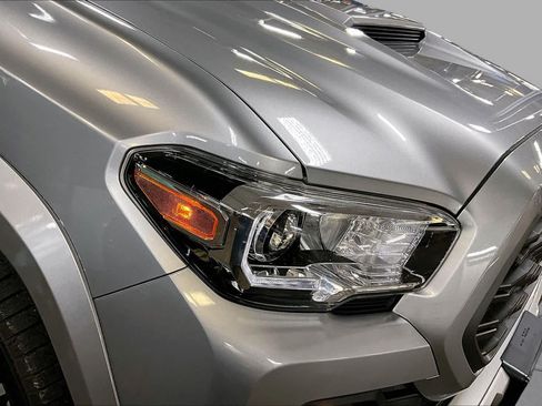 Used 2020 Toyota Tacoma TRD Sport w/ Technology Package AWD/4WD image 25