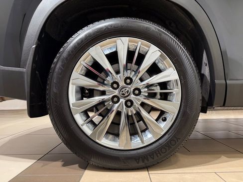 Certified 2024 Toyota Grand Highlander AWD image 9