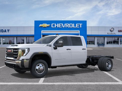 New 2026 GMC Sierra 3500 Pro image 2