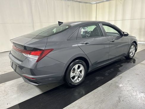 Used 2023 Hyundai Elantra SE FWD image 7