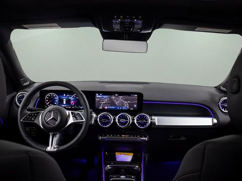 Used 2024 Mercedes-Benz GLB 250 4MATIC image 24