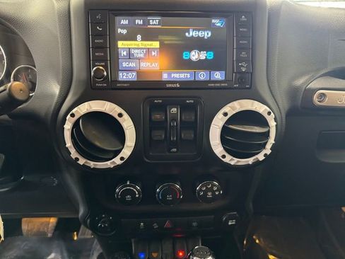 Used 2018 Jeep Wrangler Unlimited Sahara AWD/4WD image 5