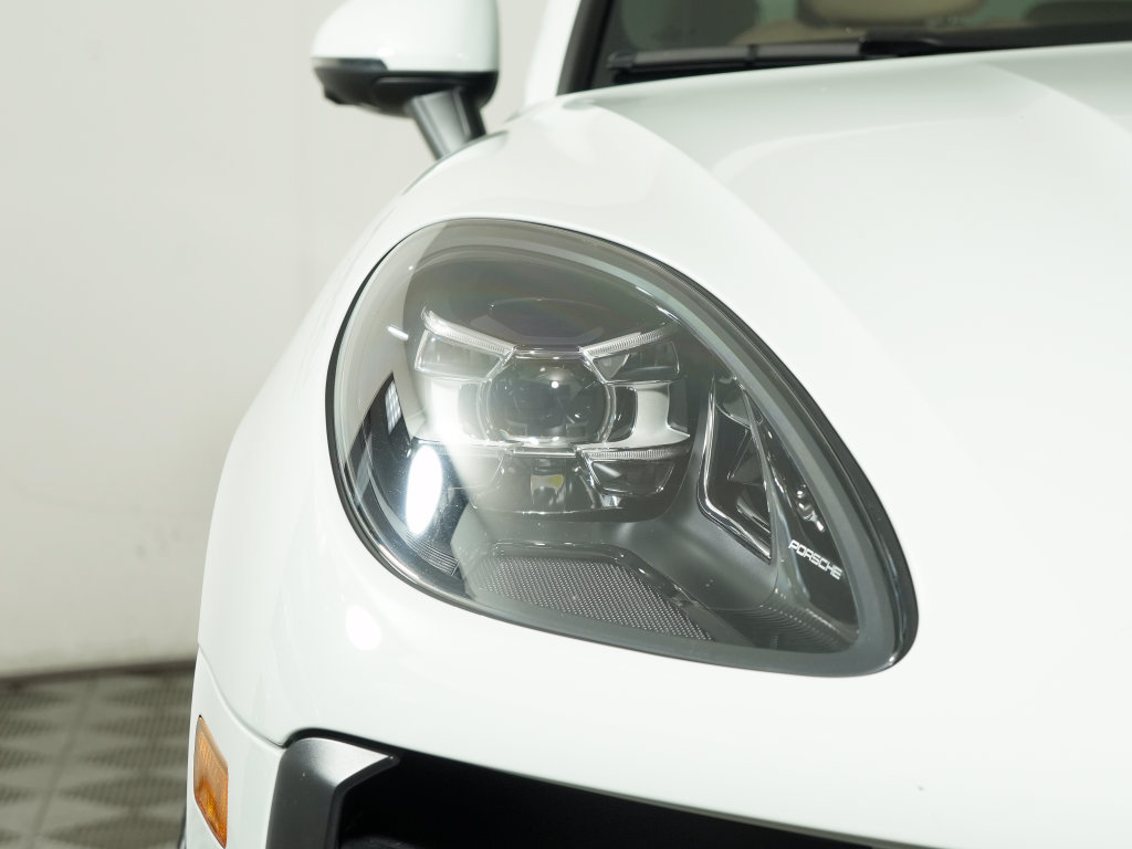 Certified 2020 Porsche Macan AWD/4WD image 11