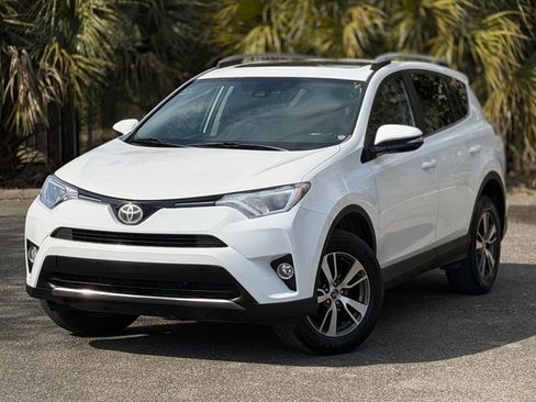 Used 2018 Toyota RAV4 XLE image 1