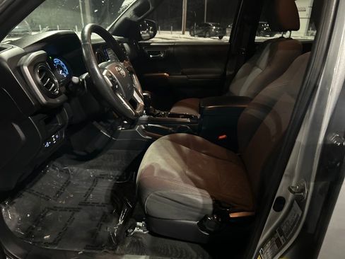 Used 2018 Toyota Tacoma TRD Off-Road image 17