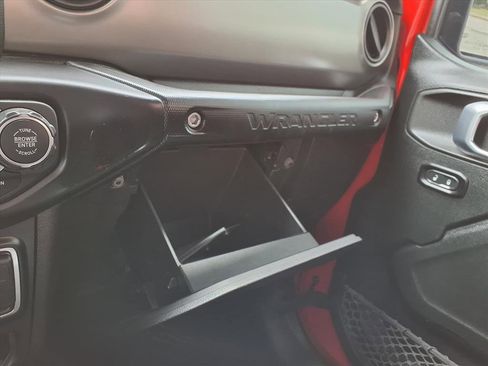 Used 2019 Jeep Wrangler Sport image 31