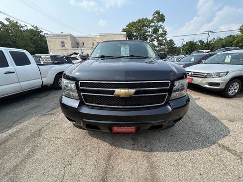 Used 2013 Chevrolet Tahoe LT w/ Luxury Package AWD/4WD image 3