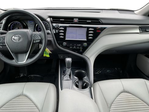 Used 2019 Toyota Camry SE w/ Carpet Mat Package FWD image 10