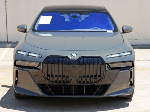 Used 2023 BMW i7 xDrive60 w/ Executive Package 2 AWD/4WD image 65