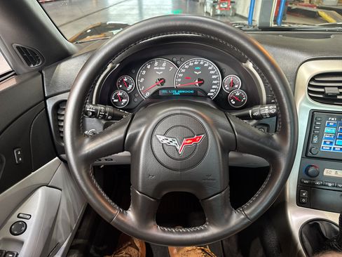 Used 2005 Chevrolet Corvette Coupe w/ Preferred Equipment Group RWD image 14