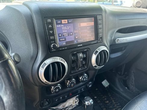 Used 2013 Jeep Wrangler Unlimited Sahara w/ Connectivity Group AWD/4WD image 13