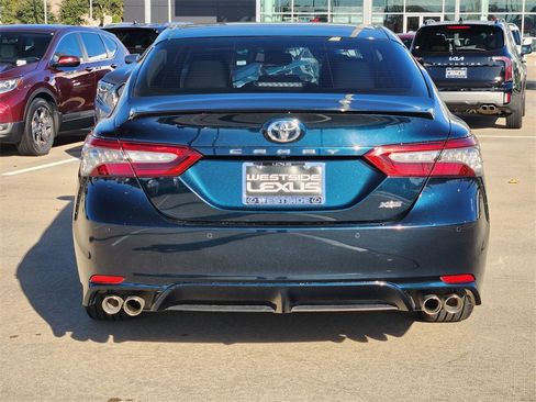 Used 2018 Toyota Camry XSE image 6