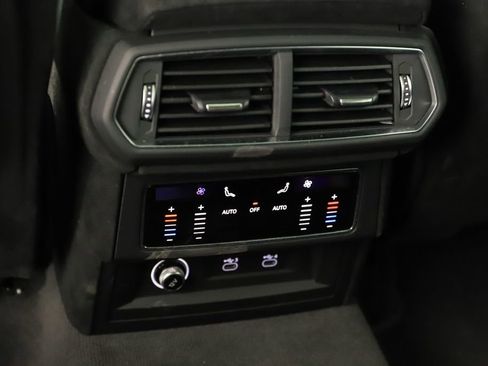 Used 2023 Lamborghini Urus Performante AWD/4WD image 21