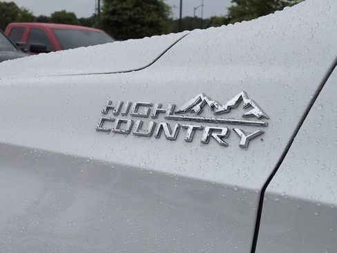 Used 2024 Chevrolet Suburban High Country w/ Advanced Technology Package AWD/4WD image 14