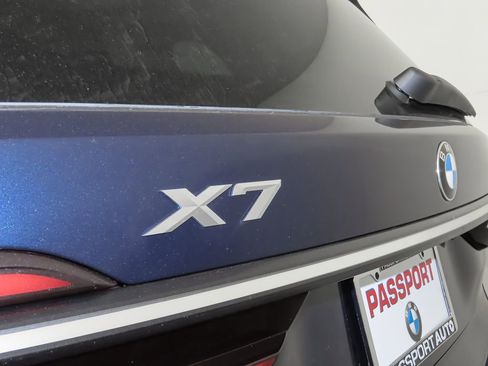 Used 2025 BMW X7 xDrive40i w/ Premium Package AWD/4WD image 7