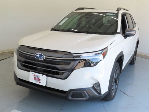 Used 2025 Subaru Forester Limited image 9