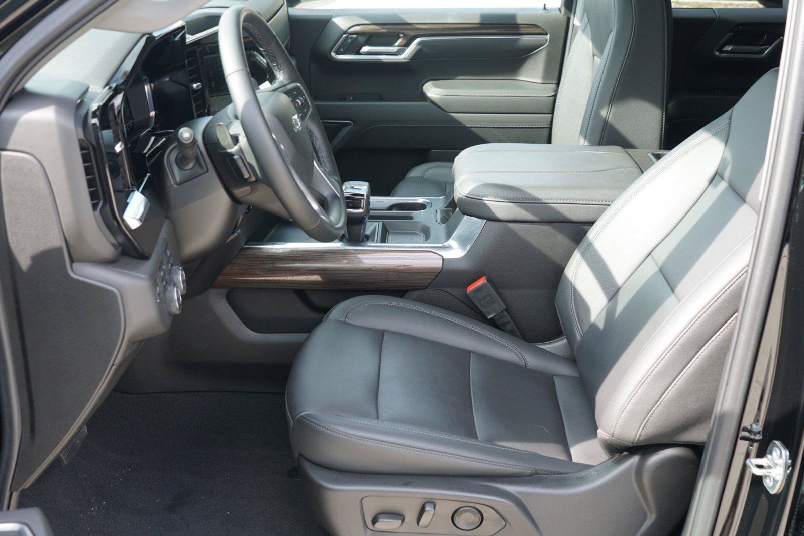 Used 2025 Chevrolet Silverado 1500 RST AWD/4WD image 10