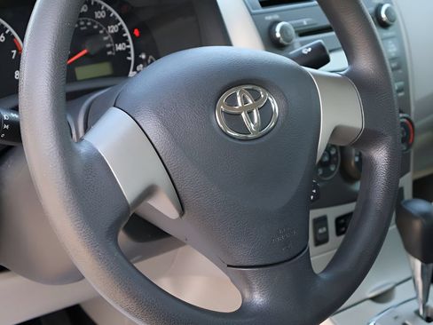 Used 2011 Toyota Corolla LE FWD image 19
