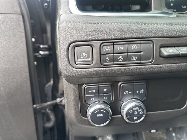 Used 2024 GMC Yukon XL Denali AWD/4WD image 22
