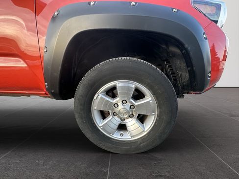 Used 2016 Toyota Tacoma TRD Sport image 26