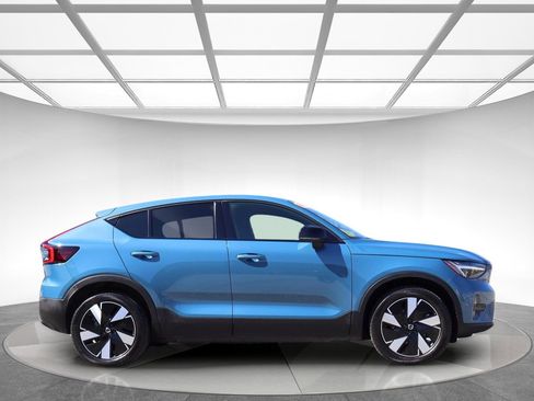 Used 2024 Volvo C40 Recharge Core image 4