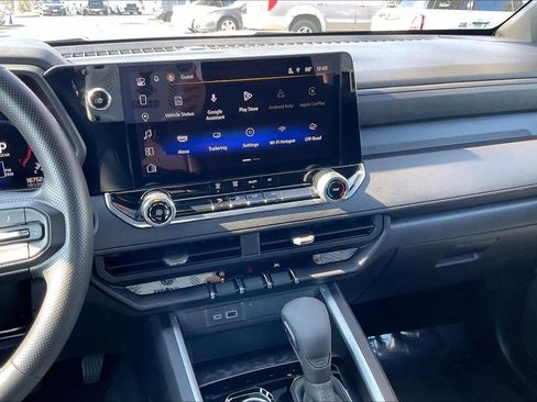 Used 2024 Chevrolet Colorado Trail Boss w/ Advanced Trailering Package image 9